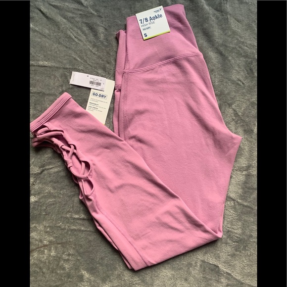 NWT Pink High Waisted Cropped Leggings. SHIPS FAST - Picture 1 of 8